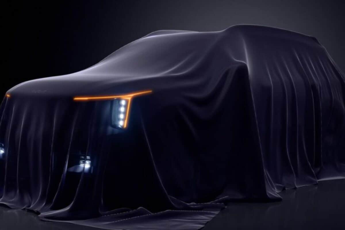 Kia Sorento हाइब्रिड SUV की पहली झलक आई सामने! जानिए कब तक होगी लॉन्च