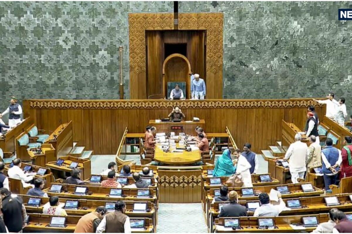 Monsoon Session: लोकसभा में फिर हंगामा 4 मिनट में ठप हुई कार्यवाही लगातार 17वें दिन नहीं चला प्रश्नकाल