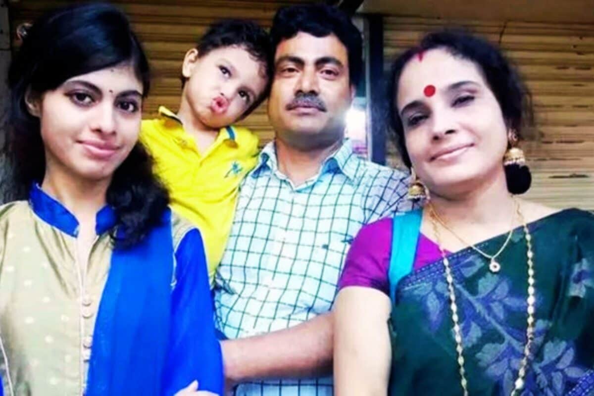 बांग्लादेश: हिंदू परिवार के 4 सदस्यों की हत्या छत पर शिक्षक सीढ़ियों पर पत्नी-बेटी और बेड के नीचे मिला बेटे का शव