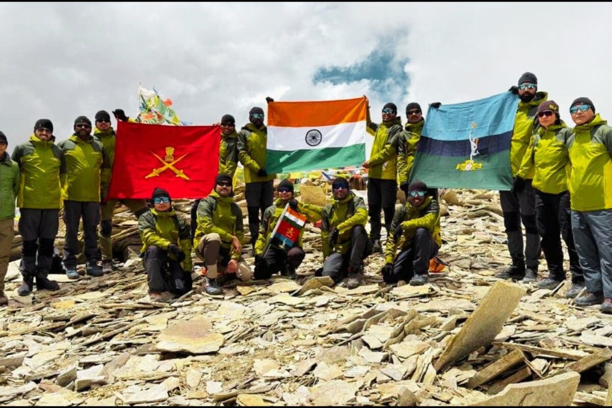 जहां सांस लेना भी चुनौती वहां तिरंगा लहराया 6100 मीटर पर सेना का शौर्य!