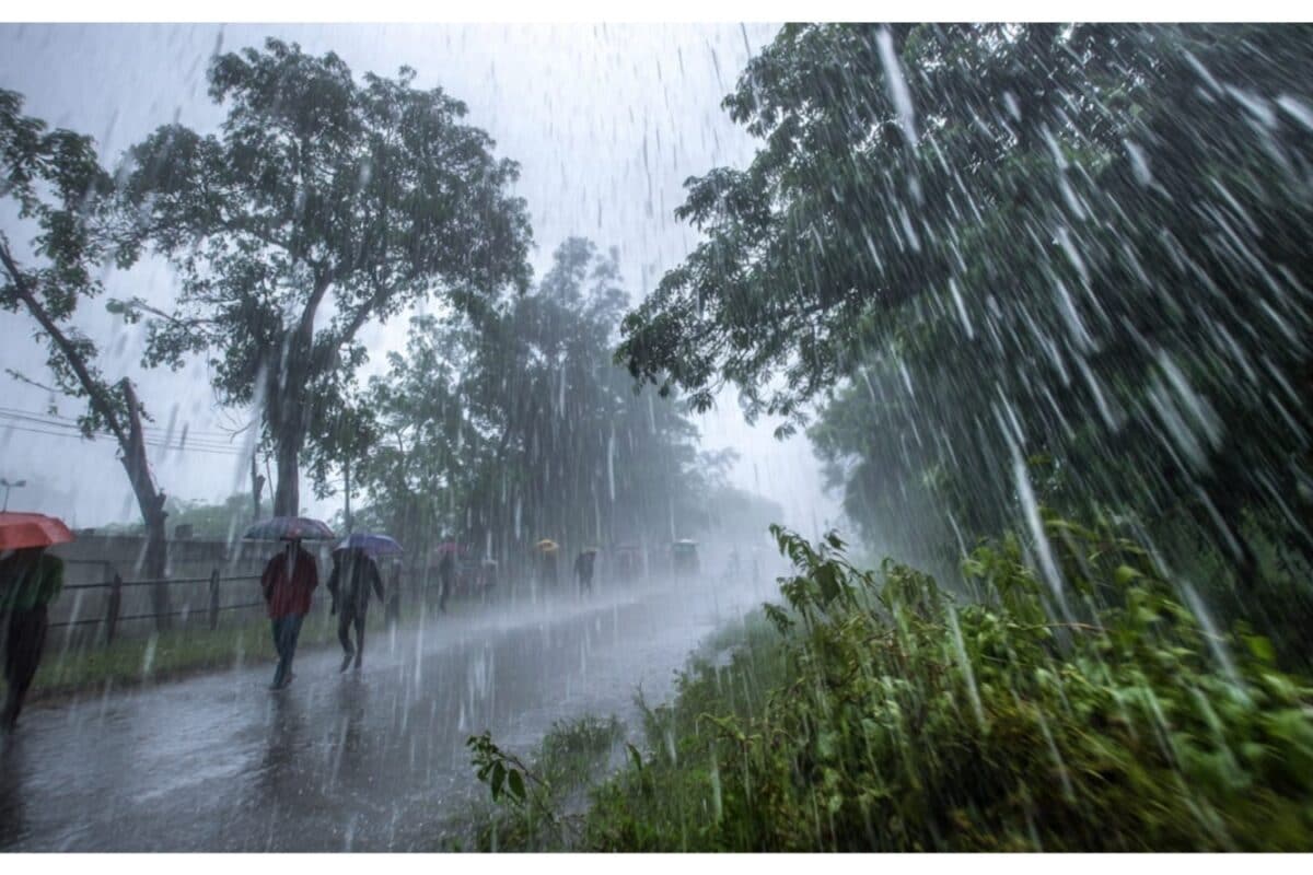 Bihar Aaj Ka Mausam: चंपारण समेत 12 जिलों में झमाझम बारिश, 40km/h से चलेगी हवा, वज्रपात का खतरा!
