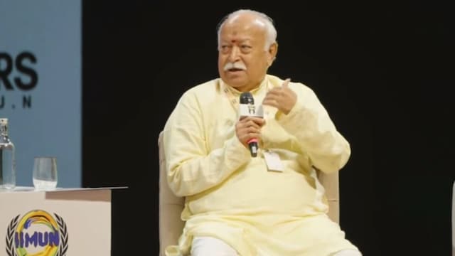 Mohan Bhagwat on Gen Z Jantar Mantar Protest। 'Gen Z सबसे ईमानदार पीढ़ी, सरकार पहले ही बात कर लेती तो आंदोलन नहीं बढ़ता', संघ प्रमुख मोहन भागवत बोले - News18 हिंदी