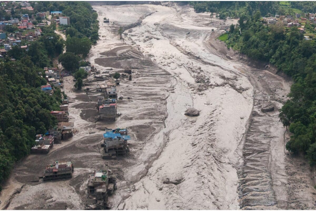 नेपाल में मौत से सिर्फ 15 मिनट और 300 मीटर दूर था सफर फिर अचानक बदला रास्ता और बच गई जान