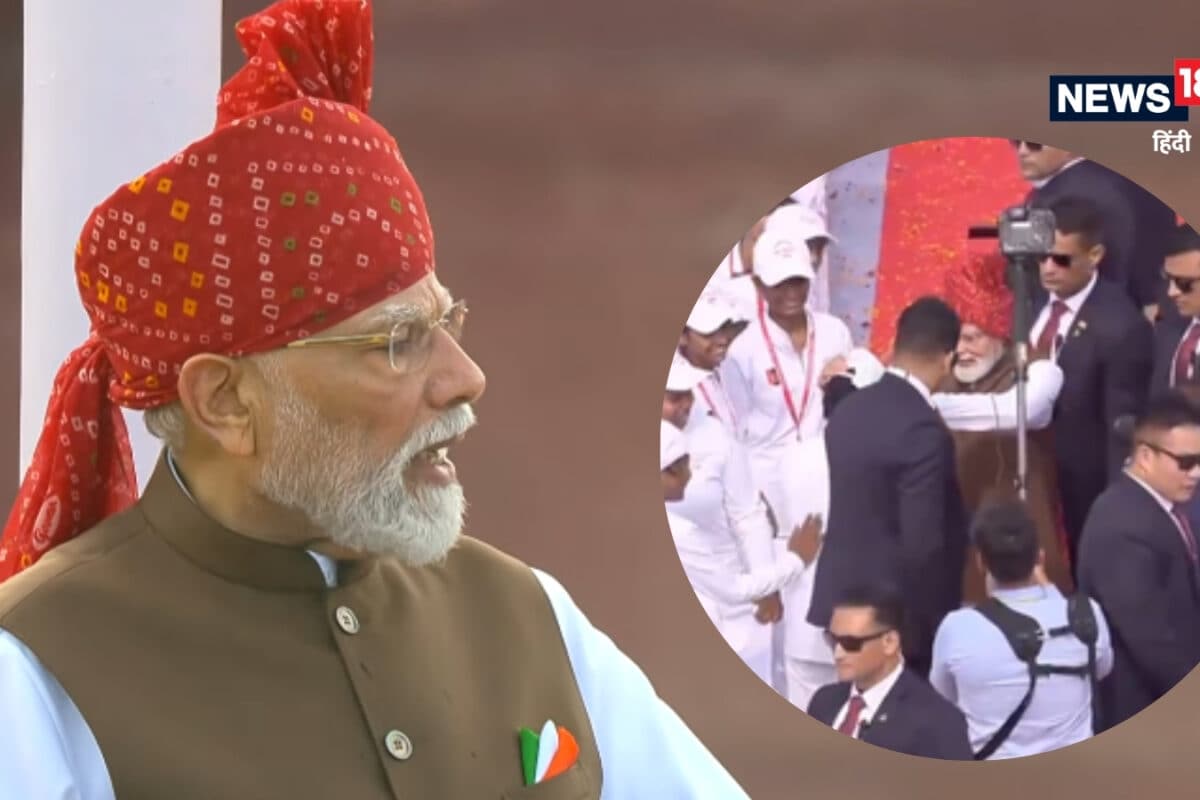 बच्ची की जमीन पर गिरी टोपी तो PM मोदी ने उठाकर पहनाई लाल किले पर प्रधानमंत्री के इस अंदाज ने जीता दिल