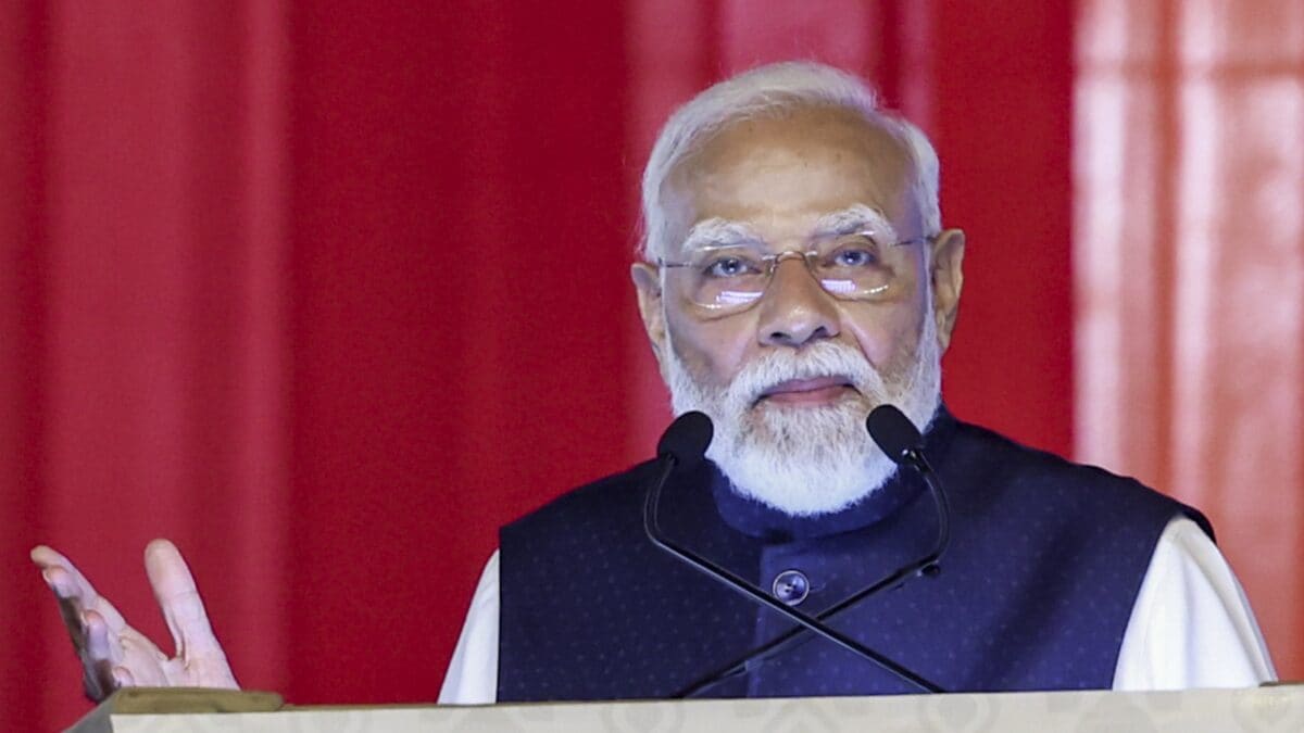 पीएम मोदी ने सचिवों के साथ तीसरी उच्चस्तरीय बैठक की