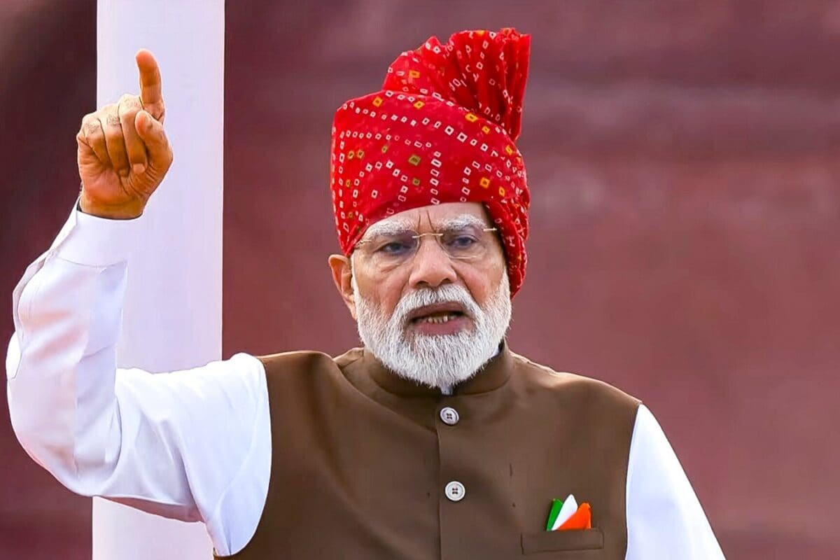 सीएम से पीएम तक शासन प्रमुख के तौर पर लगातार तिरंगा फहराने का नया रिकॉर्ड बना गए मोदी!