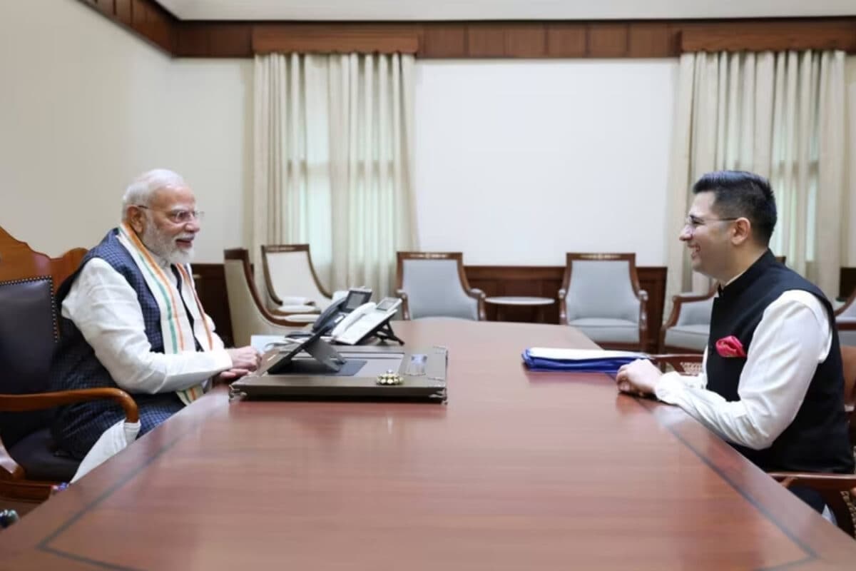 PM मोदी से मिले राघव चड्ढा गणेशजी की मूर्ति भेंट कर बोले- हमेशा याद रहेगी यह सुबह