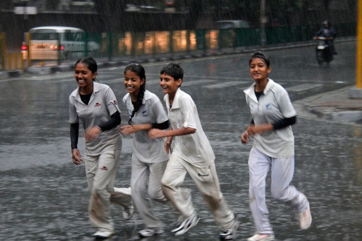 Kal Ka Mausam: बंगाल की खाड़ी से उठ रही आफत दिल्ली-यूपी से एमपी तक बरसेंगे बादल इन राज्यों में IMD का अलर्ट