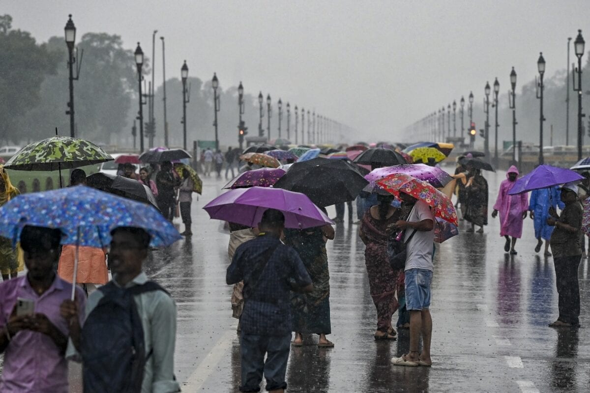 कल का मौसम 12 अगस्‍त: दिल्‍ली इंदौर 20 शहरों में बरसेंगे बदरा हिमाचल-यूके में फ्लैश फ्लड कब थमेगी बारिश