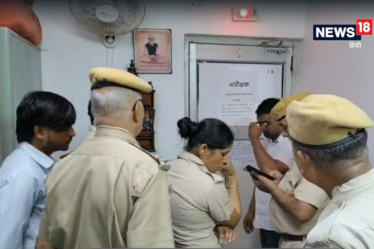 Ajmer News : बच्चे का इलाज कराने आई मां के साथ रेजिडेंट डॉक्टर की गिरी हुई हरकत? अस्पताल की सीसीटीवी में सब कैद