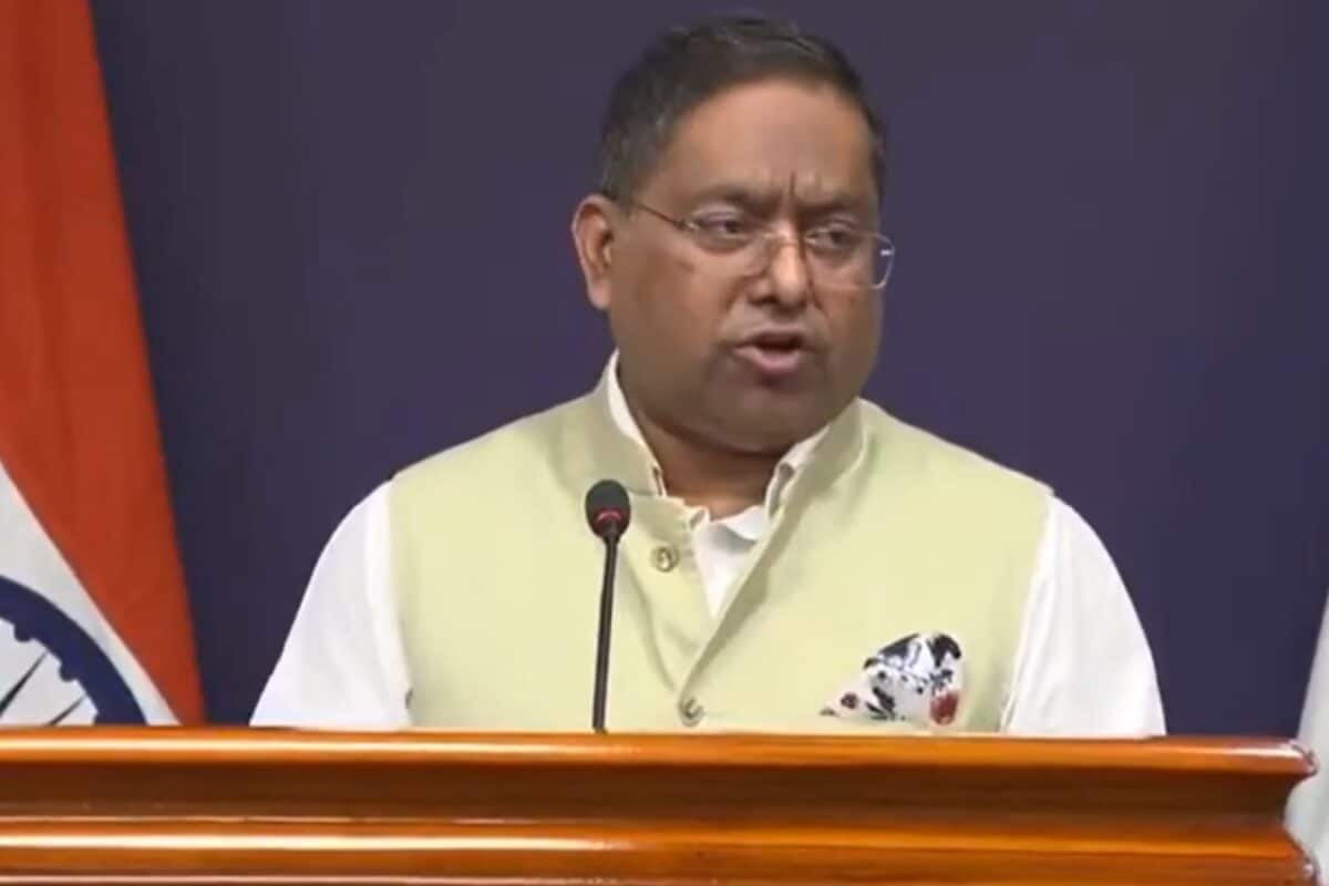 शेख हसीना का प्रत्यर्पण करो बांग्‍लादेश की डिमांड पर MEA का जवाब  8000L फ्यूल रिक्‍वेस्‍ट पर भी भारत की दो टूक