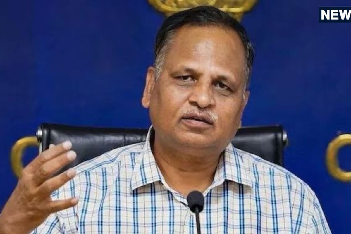टेंडर की शर्तें बदली खास कंपनी को फायदा AAP के सत्येंद्र जैन पर ACB ने क्यों कसा शिकंजा समझें पूरा मामला