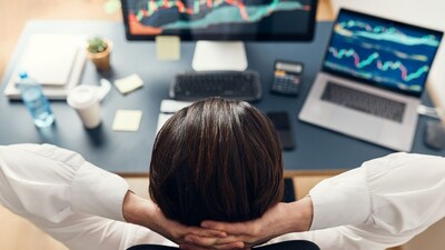 गुरुवार को अमेरिकी बाजार में S&P 500 और डाउ जोन्स बढ़त के साथ बंद हुए.