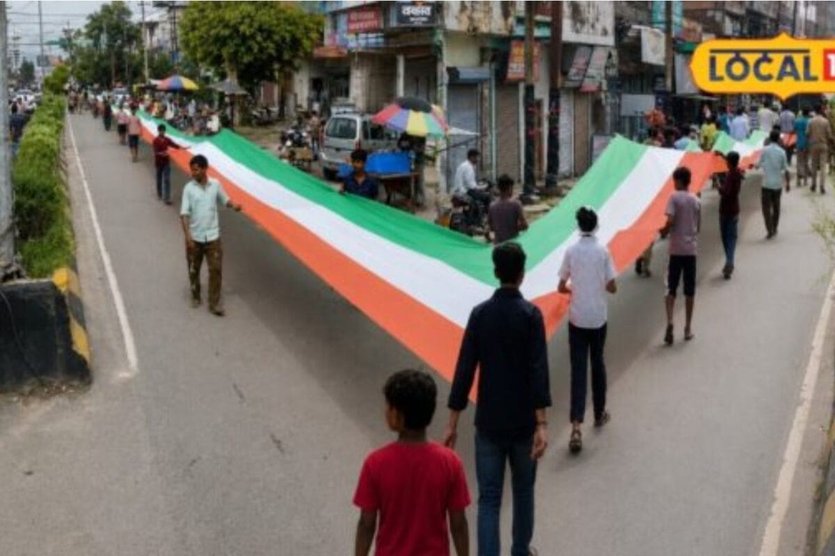 सहारनपुर में स्वतंत्रता दिवस पर बना नया रिकॉर्ड 3280 फीट लंबे तिरंगे के साथ 10 KM की महा-यात्रा देखते रह गए लोग