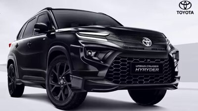 Toyota की सेल में गिरावट आई है.