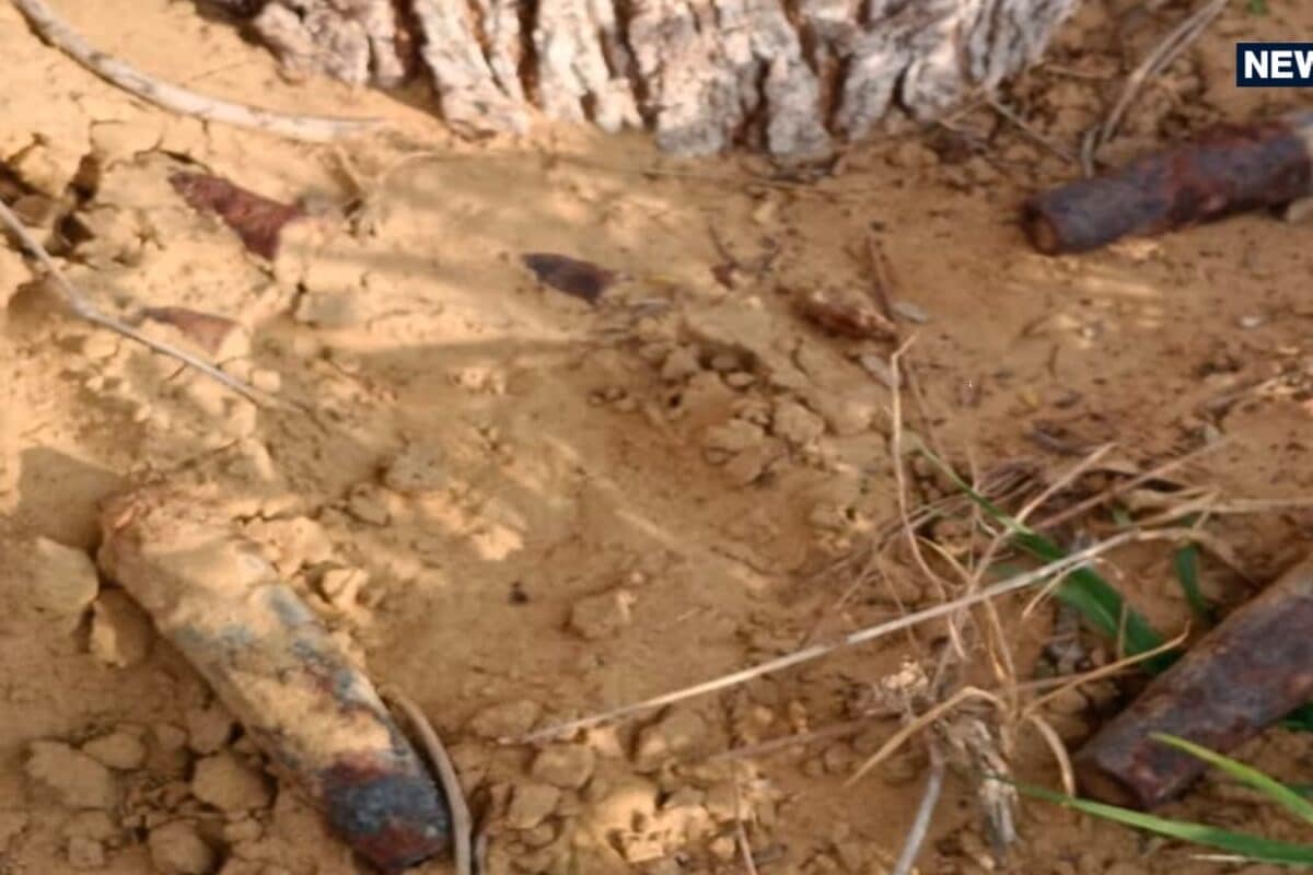 Bikaner News: बीकानेर के महाजन में खौफ, खेत में रेत के नीचे मिले 7-8 जिंदा बम, मचा हड़कंप