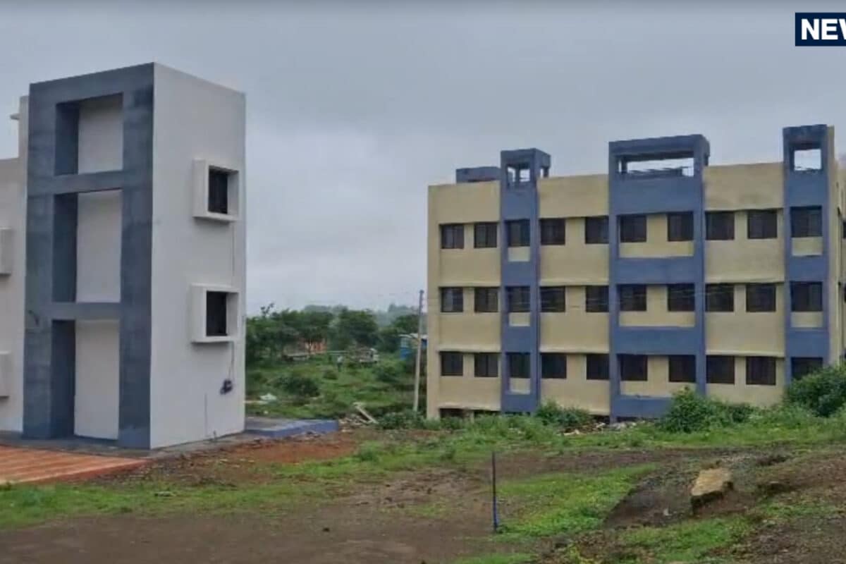 हॉस्टल में अचानक हंसने और रोने लगीं छात्राएंभूत के डर से 600 छात्रों ने छोड़ी आदिवासी आश्रमशाला