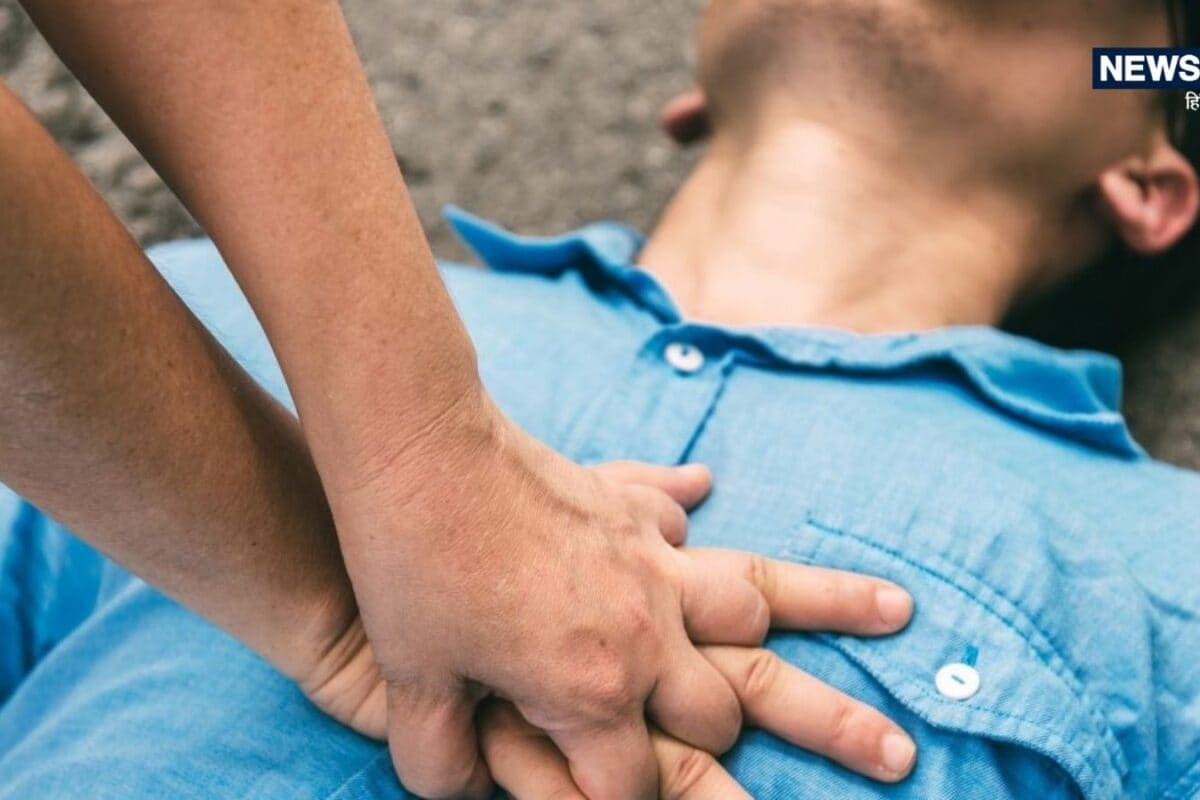 सड़क पर तड़प रहा था रवि देवदूत बनकर आए खाकी वाले CPR देकर बचाई जिंदगी