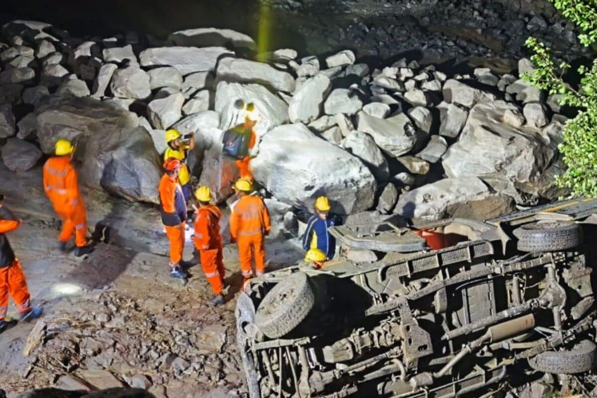 Chamoli Cloud Burst: पुल बहा, ड्राइवर लापता, 13 गांव कटे... चमोली में तबाही का वो मंजर, अब कैसे हैं हालात?