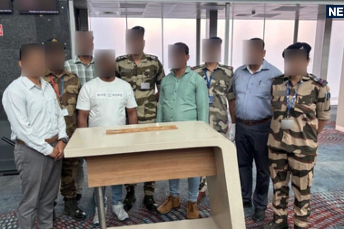 इंटरनेशनल एयरपोर्ट पर लैंड करते ही CISF जवान हुए एक्टिव कपड़ों में मिली ऐसी चीज दो पैसेंजर्स की लग गई लंका