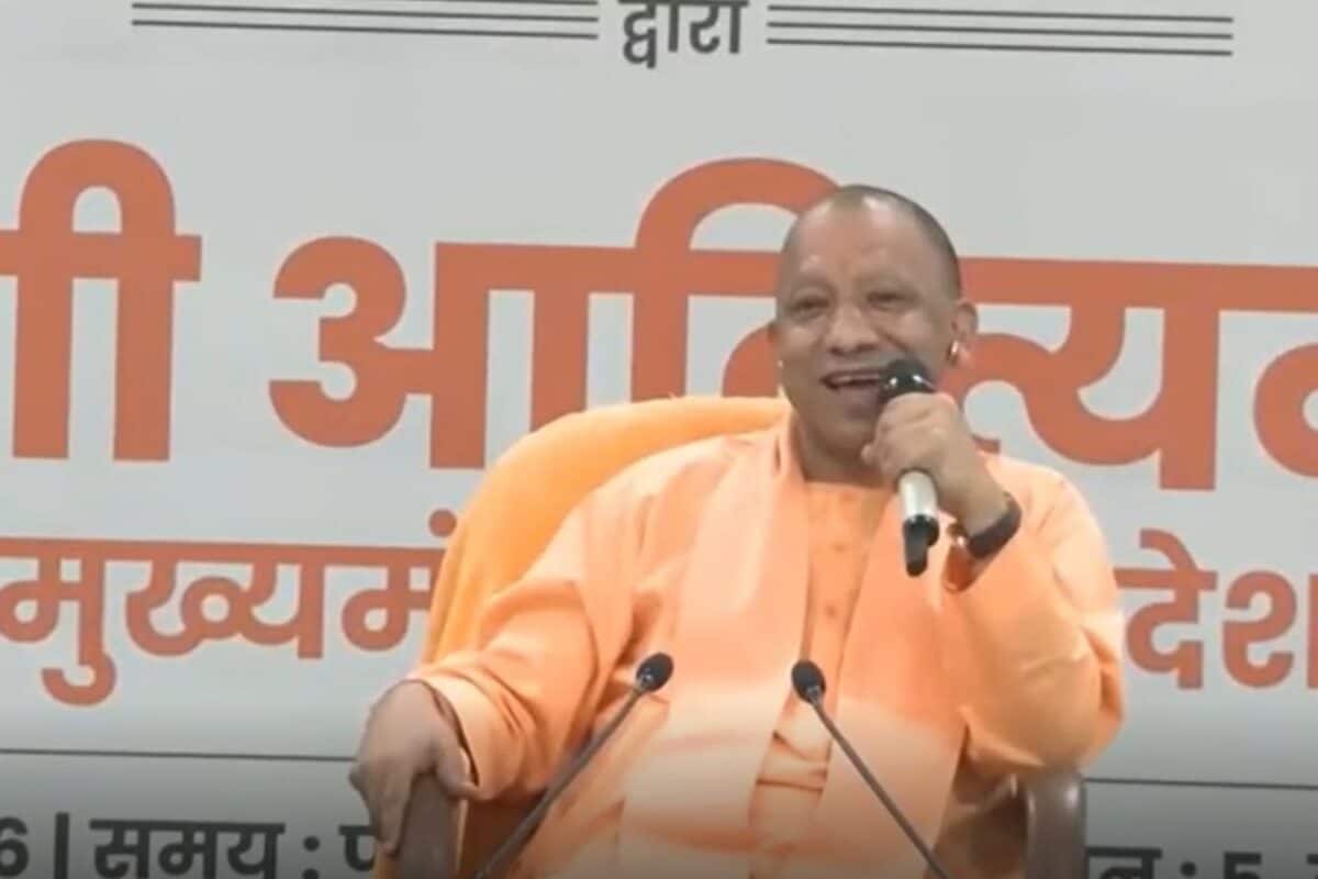 मैं बुलडोजर चलवा सकता हूं... सीएम योगी ने दिया मजेदार जवाब, छत्तीसगढ़ के कलाकारों ने की तारीफ