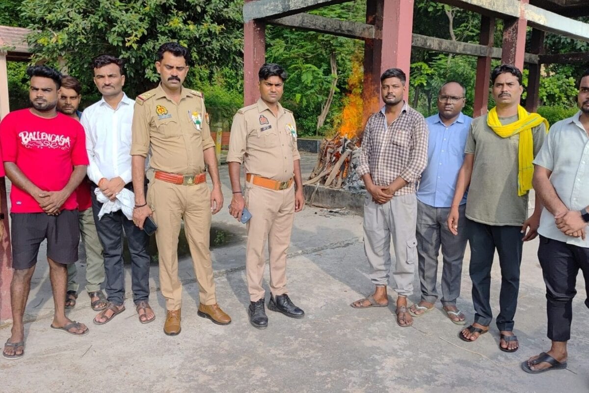करोड़पति बुजुर्ग का भरा-पूरा परिवार, फिर भी दूसरों ने किया अंतिम संस्कार, बेटों ने पहचानने से किया इंकार
