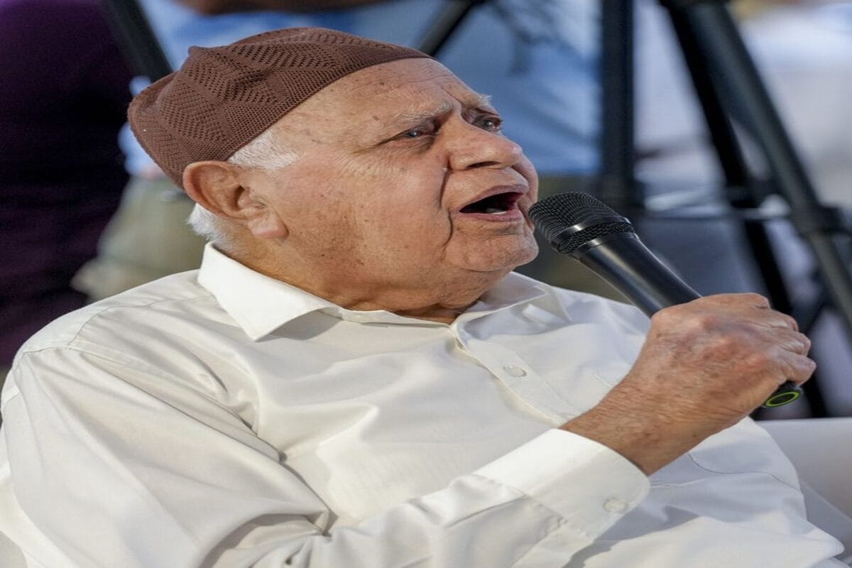 जब फारूक अब्दुल्ला ने गाया लग जा गले सुरमई अंदाज का वीडियो वायरल
