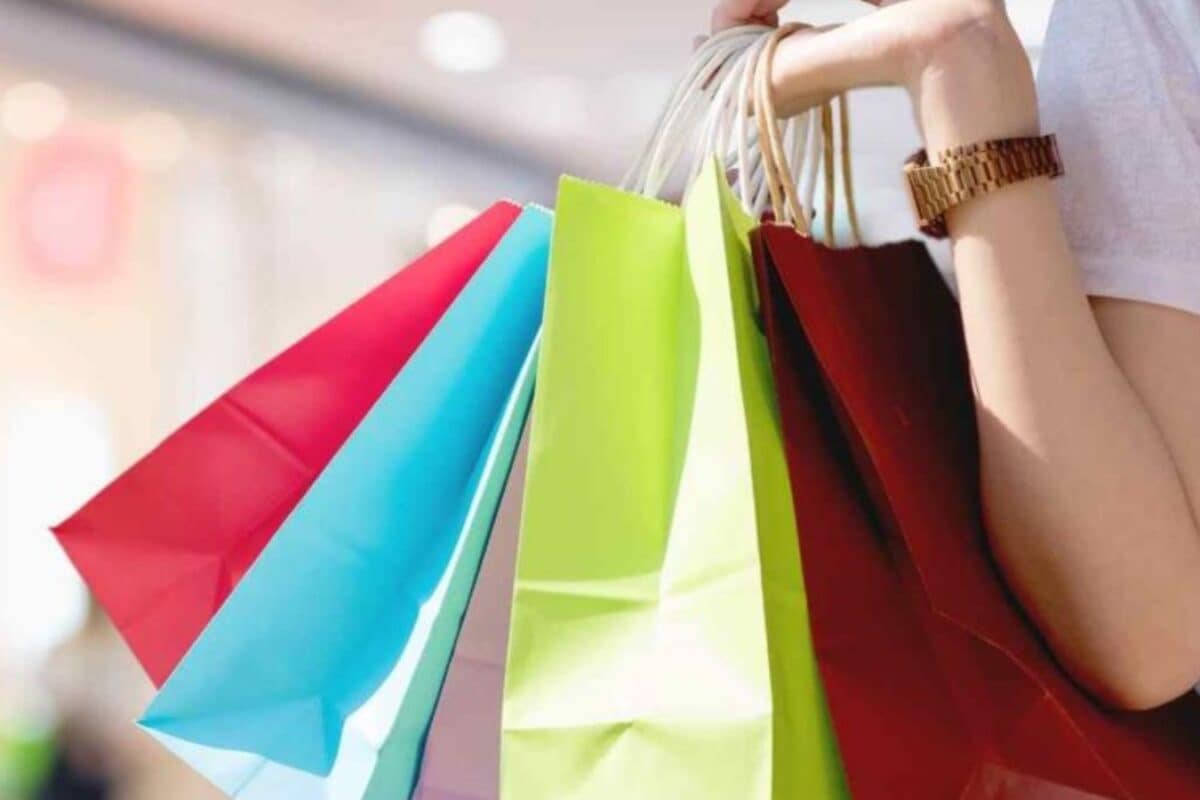 Festive Market : कर्ज लेकर करने जा रहे खरीदारी देख‍िए आपको लुभाने के ल‍िए कंपन‍ियां कहां लगा रहीं पैसा
