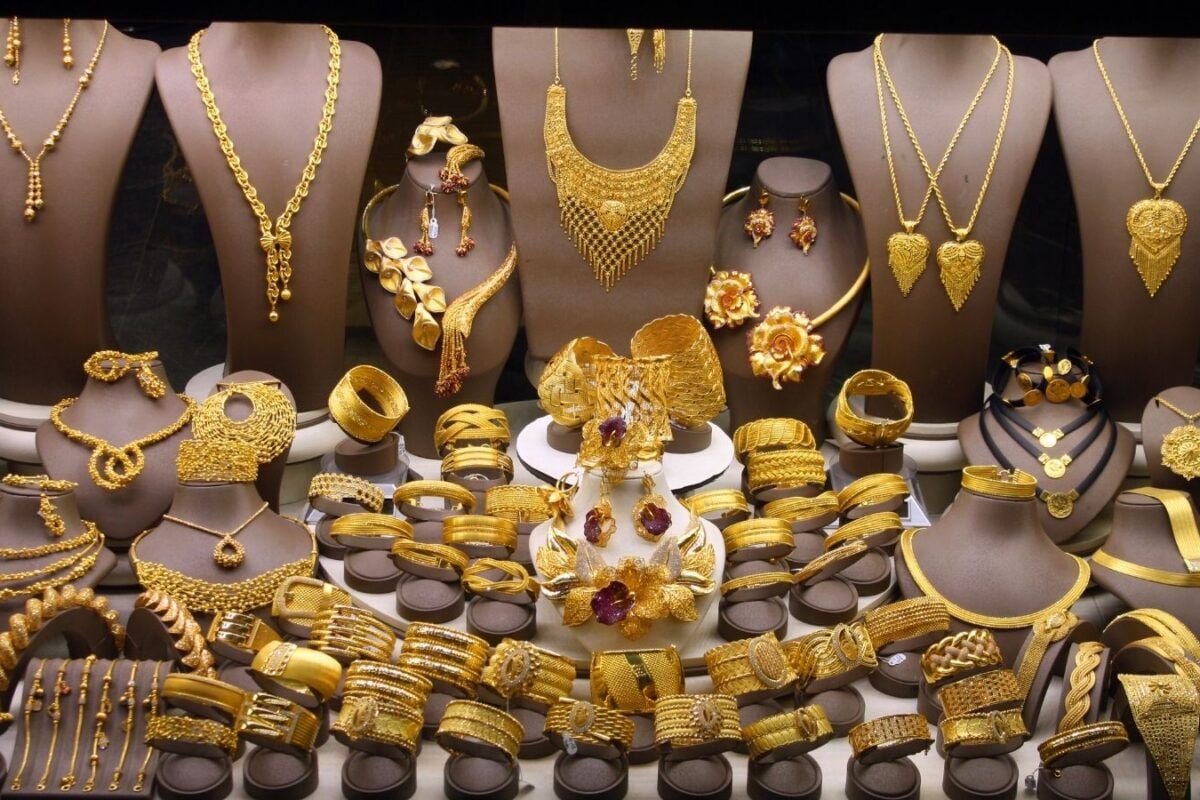 Gold Silver Price Today: सोना-चांदी हुआ महंगा, 1.63 लाख पर पहुंचा गोल्ड रेट, 2026 में और कितना चढ़ेगा, रिपोर्ट आ गई सामने