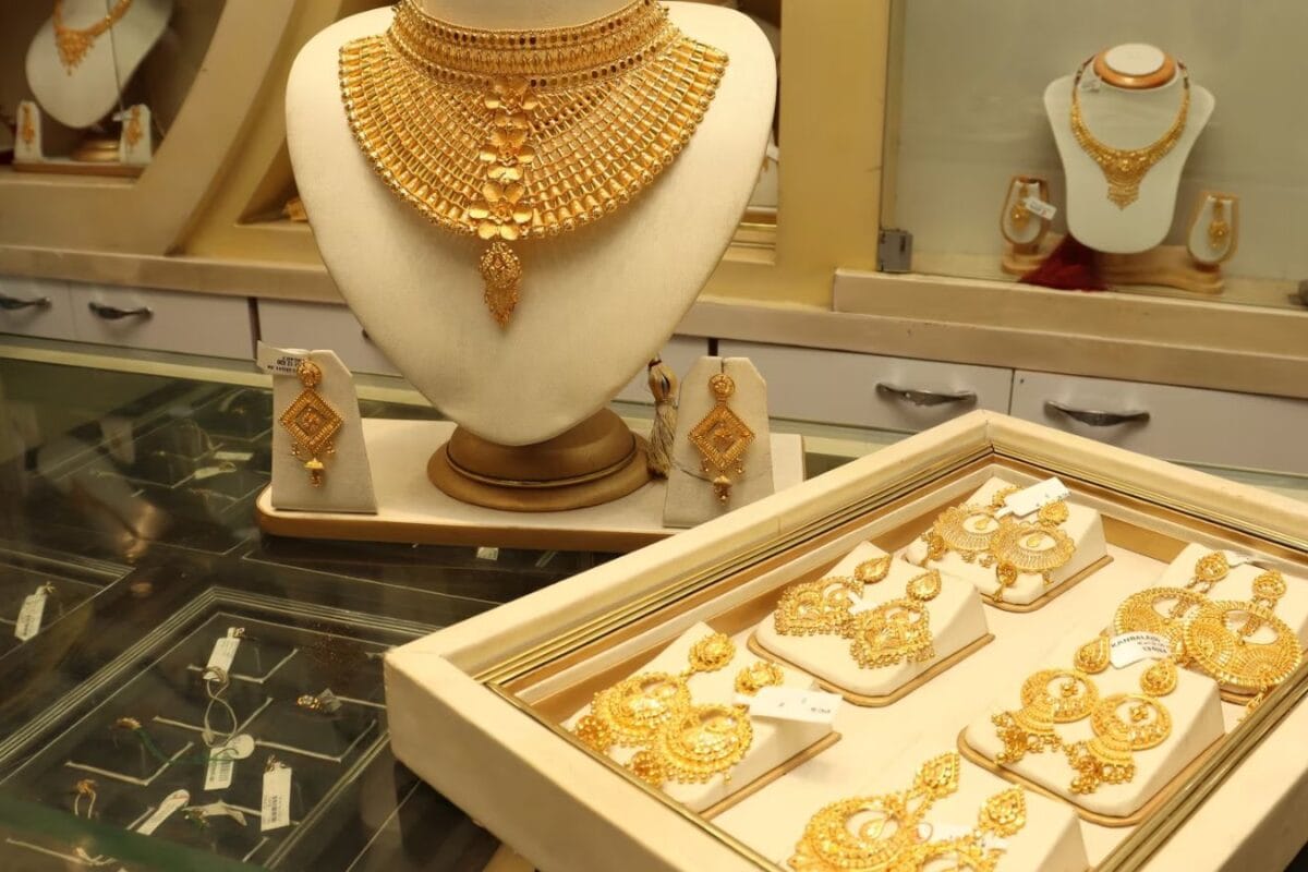 Gold Price Prediction: 2030 तक ₹10 लाख के पार जाएगा सोना, एक्सपर्ट्स ने की भविष्यवाणी