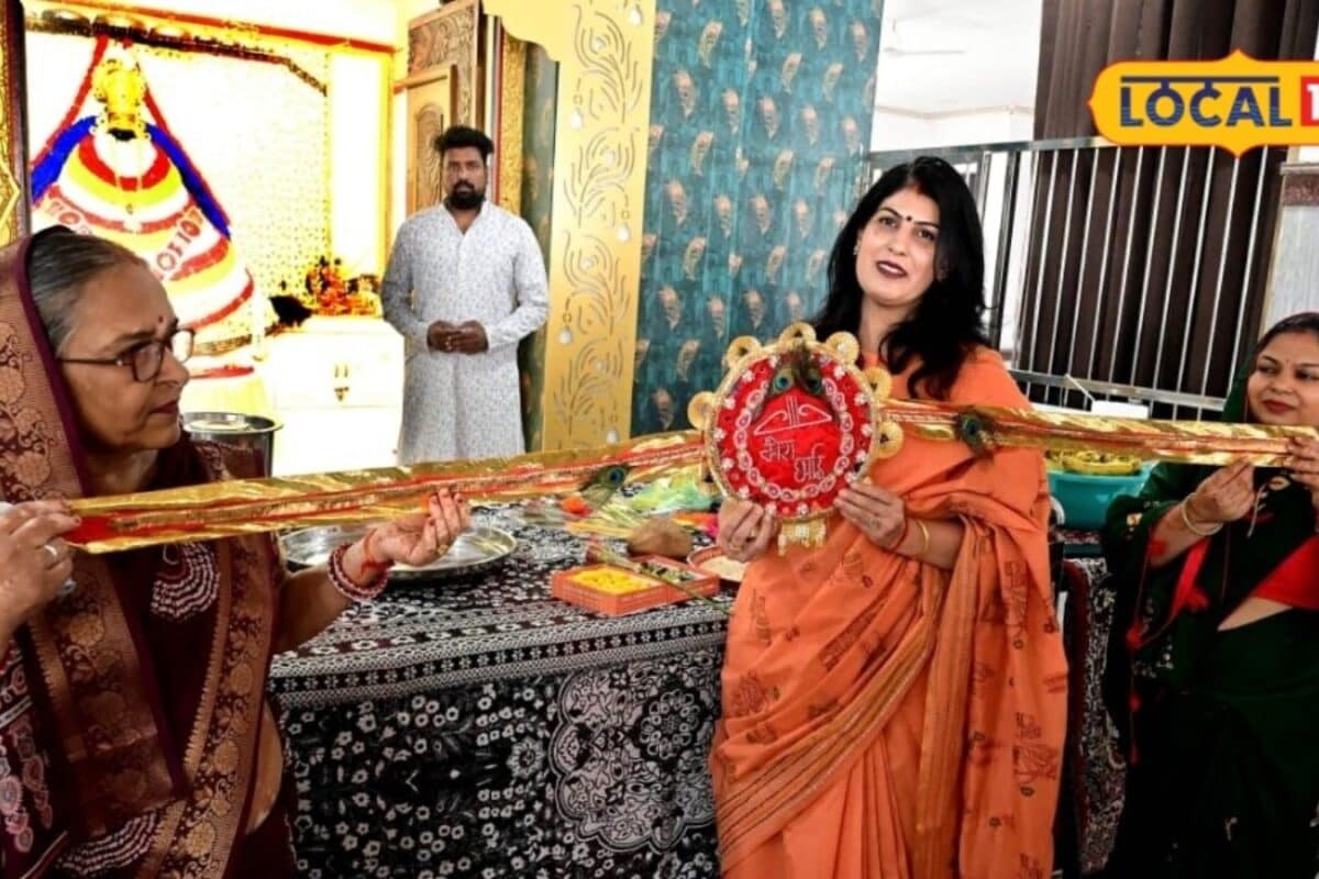 Khatu Shyam Baba: भाई मानकर श्याम बाबा को अर्पित की 7 फीट लंबी राखी दर्शन के लिए उमड़ा भक्तों का सैलाब