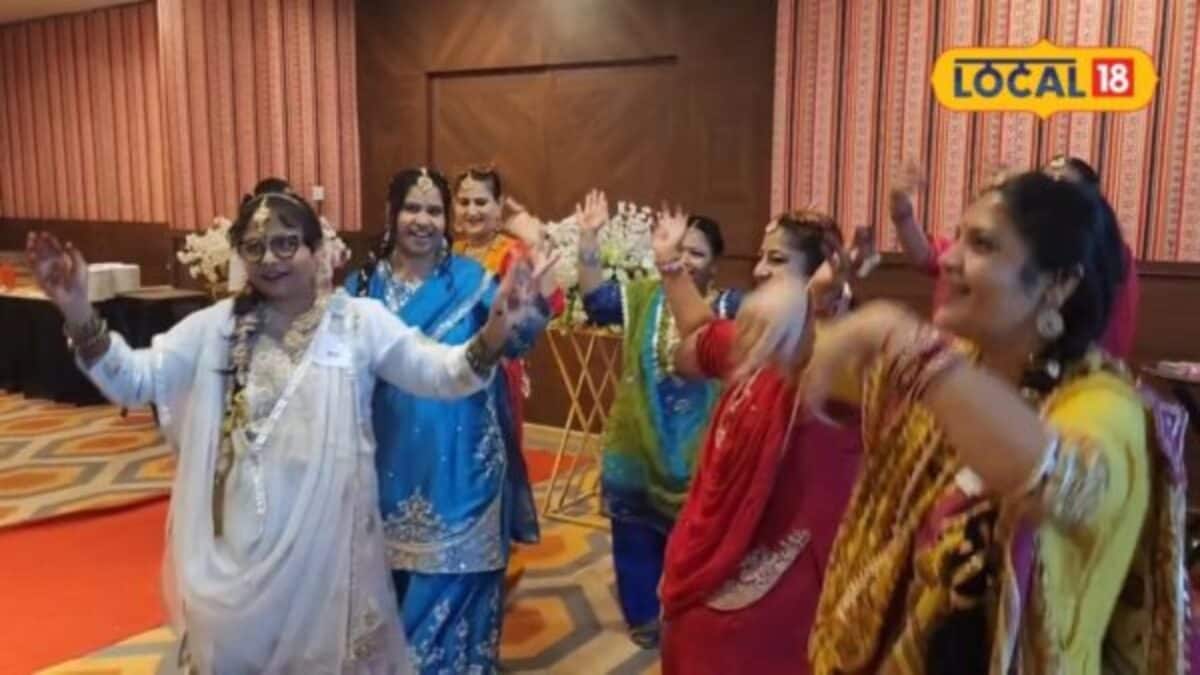 सावन आते ही बदल गया जोधपुर का रंग, झूलों की मस्ती, हरी चूड़ियों की खनक और लहरिया-बांधनी की चमक ने बांधा समां सावन आते ही बदल गया जोधपुर का रंग, झूलों की मस्ती, हरी चूड़ियों की खनक और लहरिया-बांधनी की चमक ने बांधा समां