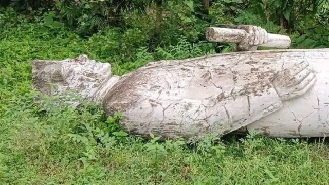 जंगल में पड़ी मिली जवाहरलाल नेहरू की प्रतिमा, कांग्रेस में आक्रोश, दी चेतावनी 