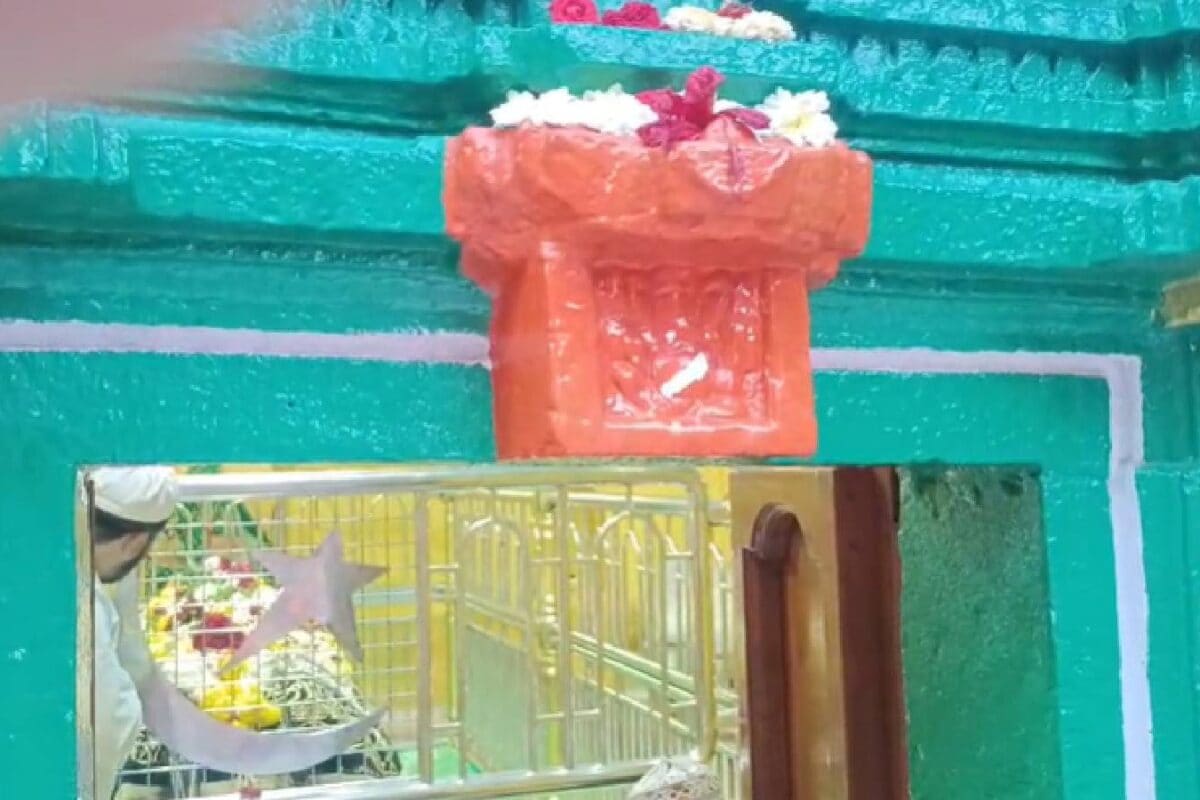 चौखट पर आरती भीतर नमाज अनोखी है गणेश जी की मूर्ति वाली ये दरगाह