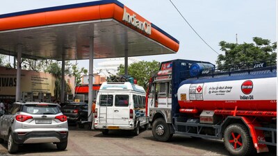 भारत में पेट्रोल के रेट पिछले काफी समय से स्थिर है. 