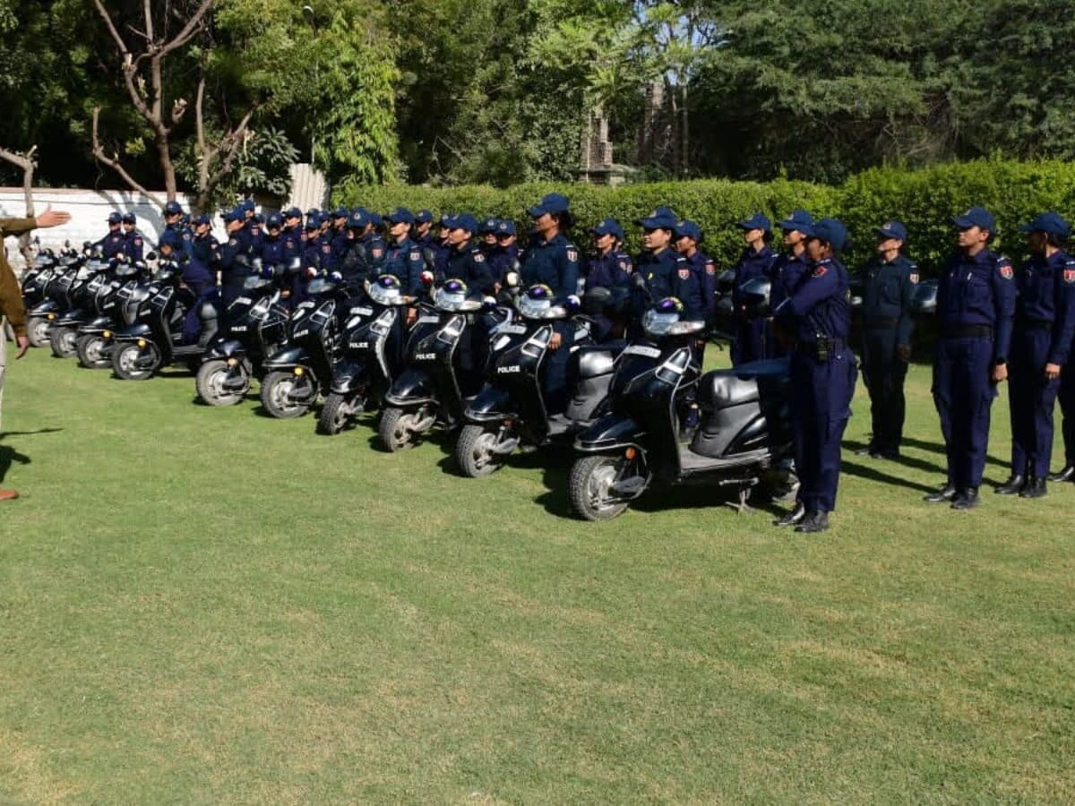 राजस्थान पुलिस की 'कालिका पेट्रोलिंग यूनिट': सादे कपड़ों में तैनात महिला पुलिस से मनचलों में खौफ, महिलाओं क... - News18 Hindi