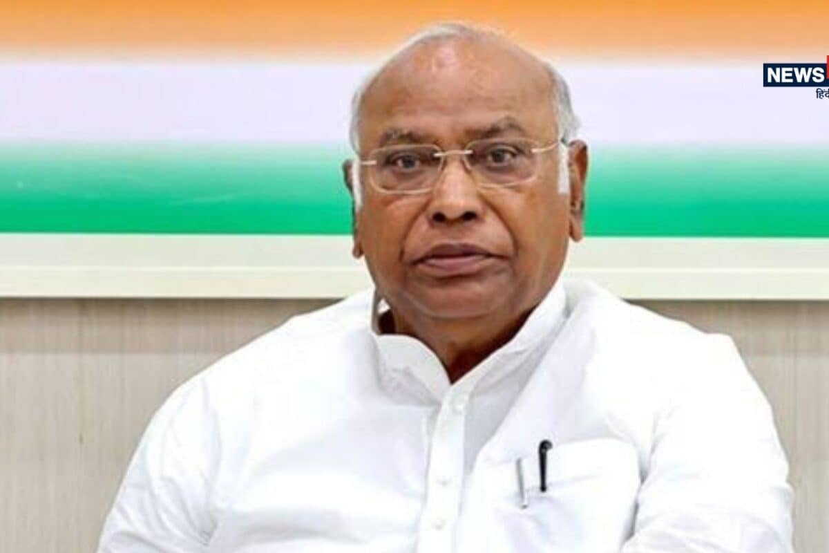 खरगे के कार्यक्रम में वंदे मातरम् का अपमान! बस दो पैराग्राफ गाकर चलते बने सारे नेताजी
