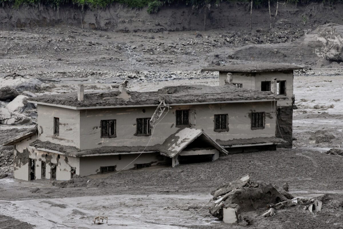 नेपाल में तबाही के बाद क्या हैं हाल? जैसे किसी ने सीमेंट का घोल उड़ेल दिया हो, सड़कें-बस्तियां गायब