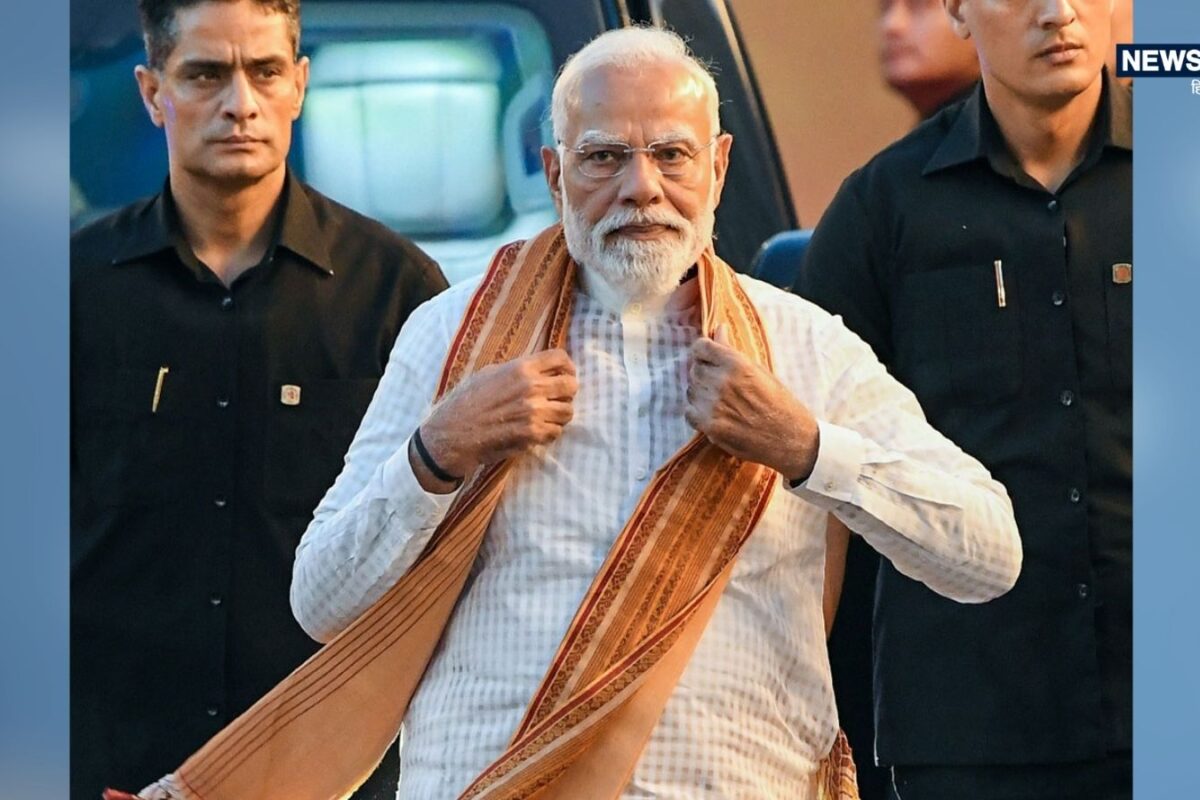 ट्रंप अपनी थाली पीटते रहे, उधर पीएम मोदी ने लहरा दिया भारत का परचम, अपने ही राष्ट्रपति पर रो रहा
