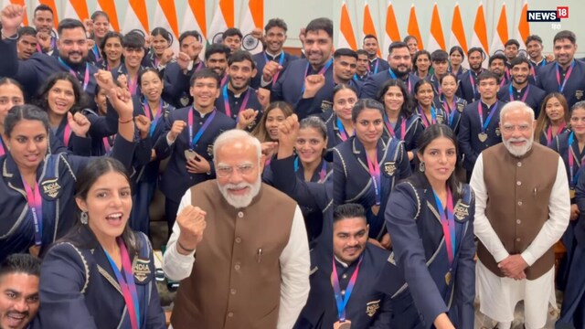 कॉमनवेल्थ गेम्स के चैंपियंस से मिले पीएम मोदी, बोले- जो खेलेगा वो खिलेगा
