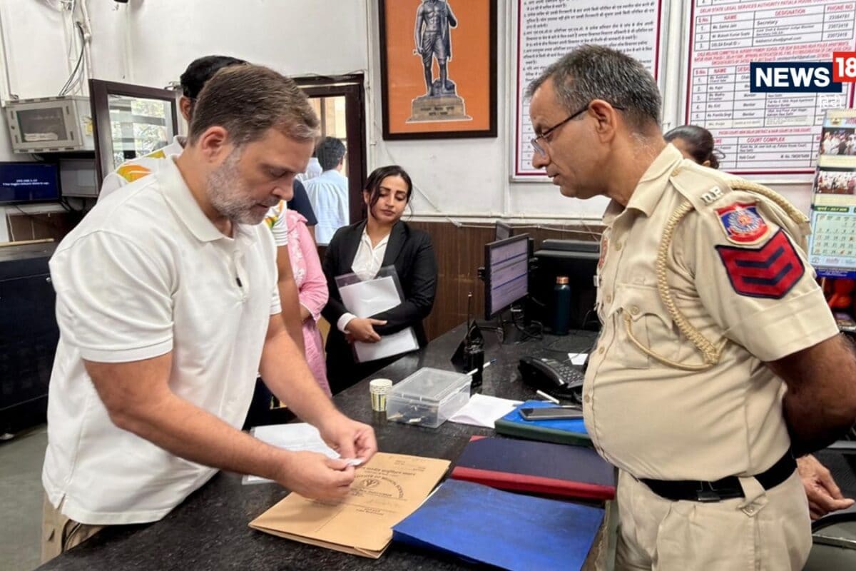 Opinion: वंदे मातरम पर बुरी तरह घिरी कांग्रेस राहुल गांधी ने पिंड छुड़ाने को खेल दी पैलेट गन वाली पॉलिटिक्स