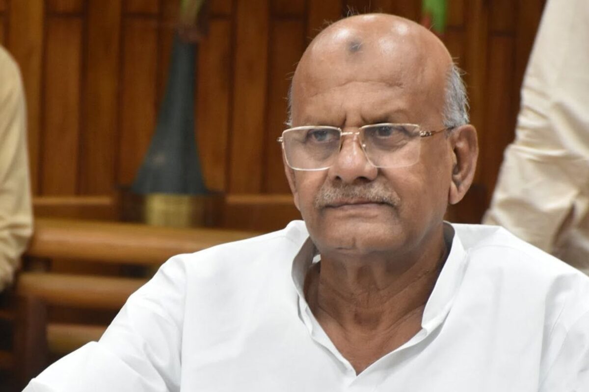'मां ने दूध पिलाया हो, वो तो...', सपा MLA शाहिद मंजूर ने किसे किया चैलेंज फिर तुरंत ही बैकफुट पर आए