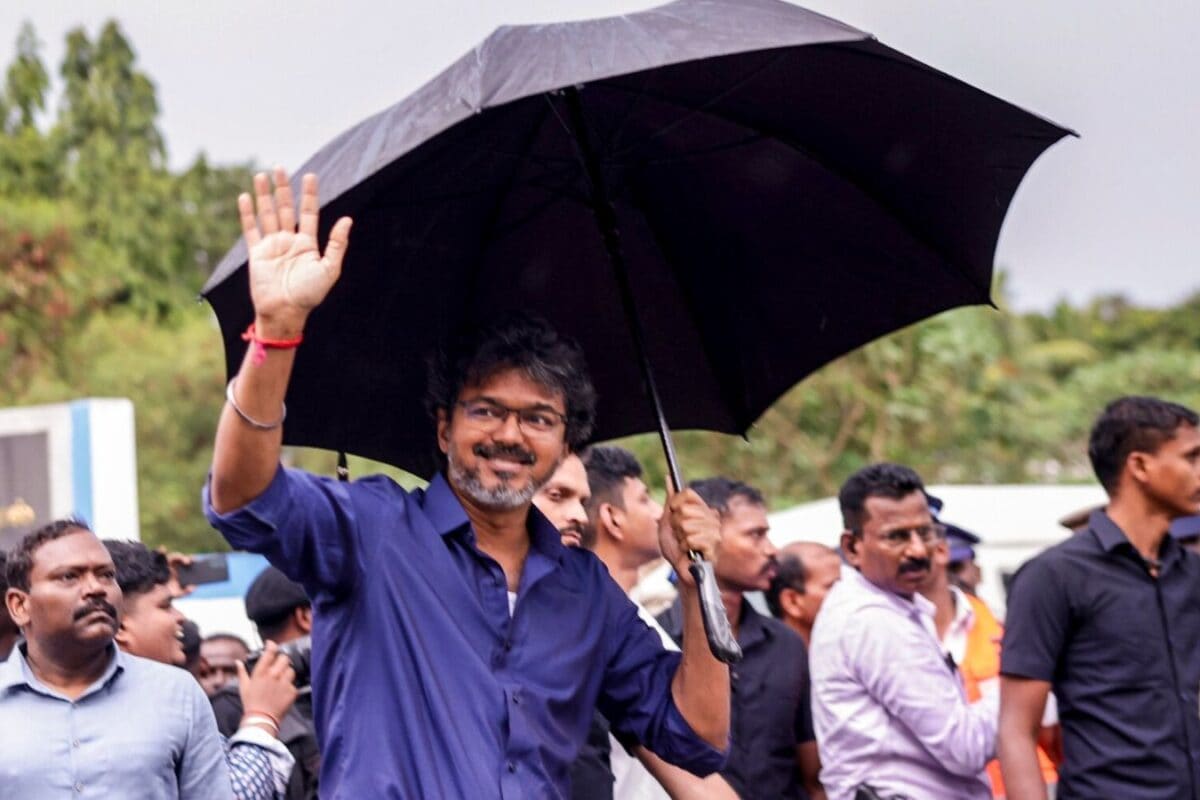 भांजों को रिंग बहनों को सिक्के सबसे बड़े कर्जखोर तमिलनाडु का खजाना खुला CM विजय के पास 624Cr की संपत्ति
