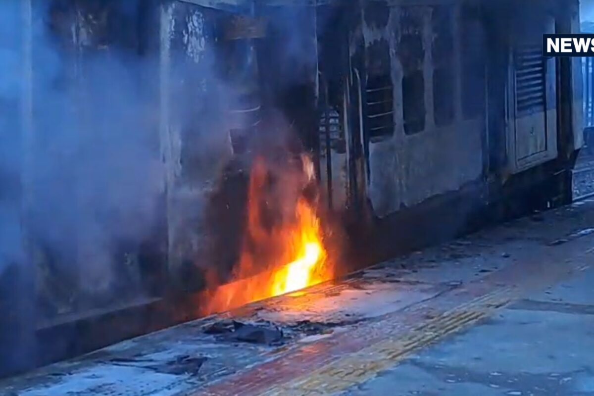 Saharsa Train Fire: धू-धू कर जलने लगी पैसेंजर ट्रेन, यात्रियों में मची अफरा-तफरी, कई बोगियां खाक
