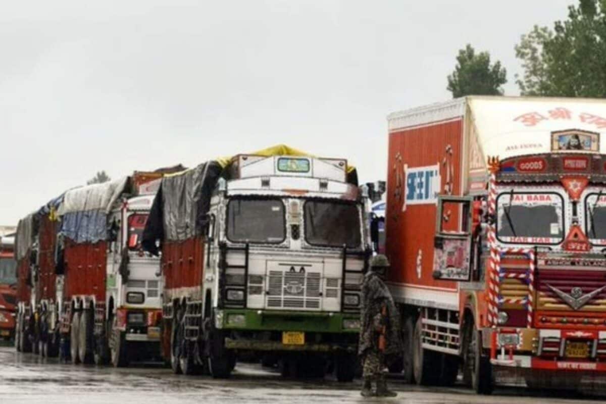 India-Nepal Trade : बाढ़ से भारत-नेपाल के अरबों डॉलर कारोबार पर असर 16 किलोमीटर तक लगी ट्रकों की कतार