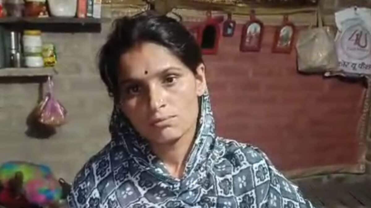 3 बच्चों की मां प्रेमी के साथ फरार, थाने पहुंचा पति, तो हरियाणा में मिली बीवी, और फिर… 3 बच्चों की मां प्रेमी के साथ फरार, थाने पहुंचा पति, तो हरियाणा में मिली बीवी, और फिर…