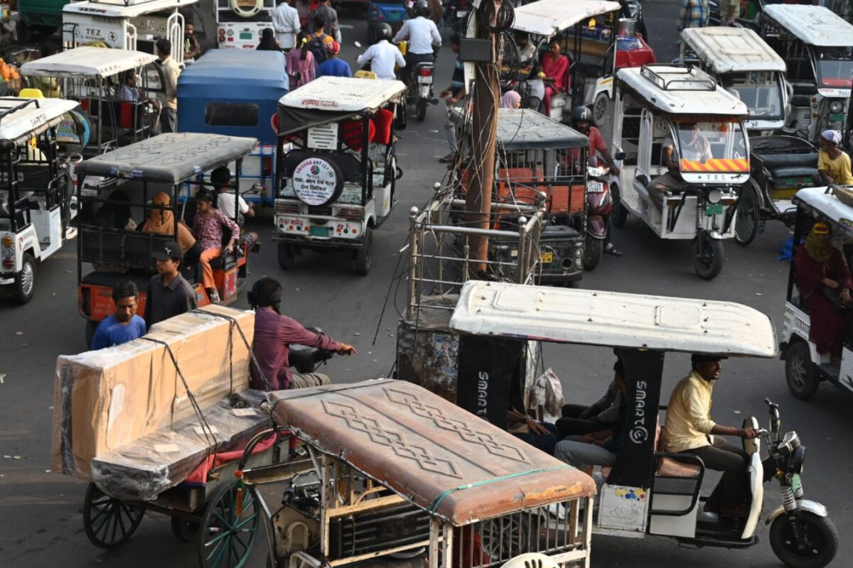 लखनऊ में 80 हजार ई-रिक्शों से बिगड़ा ट्रैफिक, हाईकोर्ट ने सरकार से पूछा- कब बनेगी लगाम की नीति?