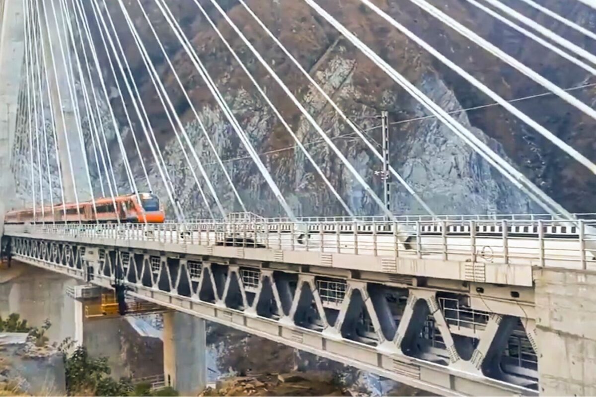 Vande Bharat News : अपनी वंदेभारत अब दुन‍िया में दौड़ेगी, कई देशों ने द‍िखाई द‍िलचस्‍पी