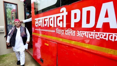 सपा अध्यक्ष अखिलेश यादव ने यूपी चुनाव 2027 के लिए कार्यकर्ताओं को 252 सीटों पर 27 हजार नये वोटर साथ लाने का लक्ष्य दिया है.