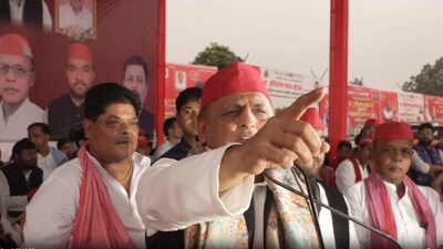 अखिलेश यादव ने रायबरेली में जनसभा के दौरान. 